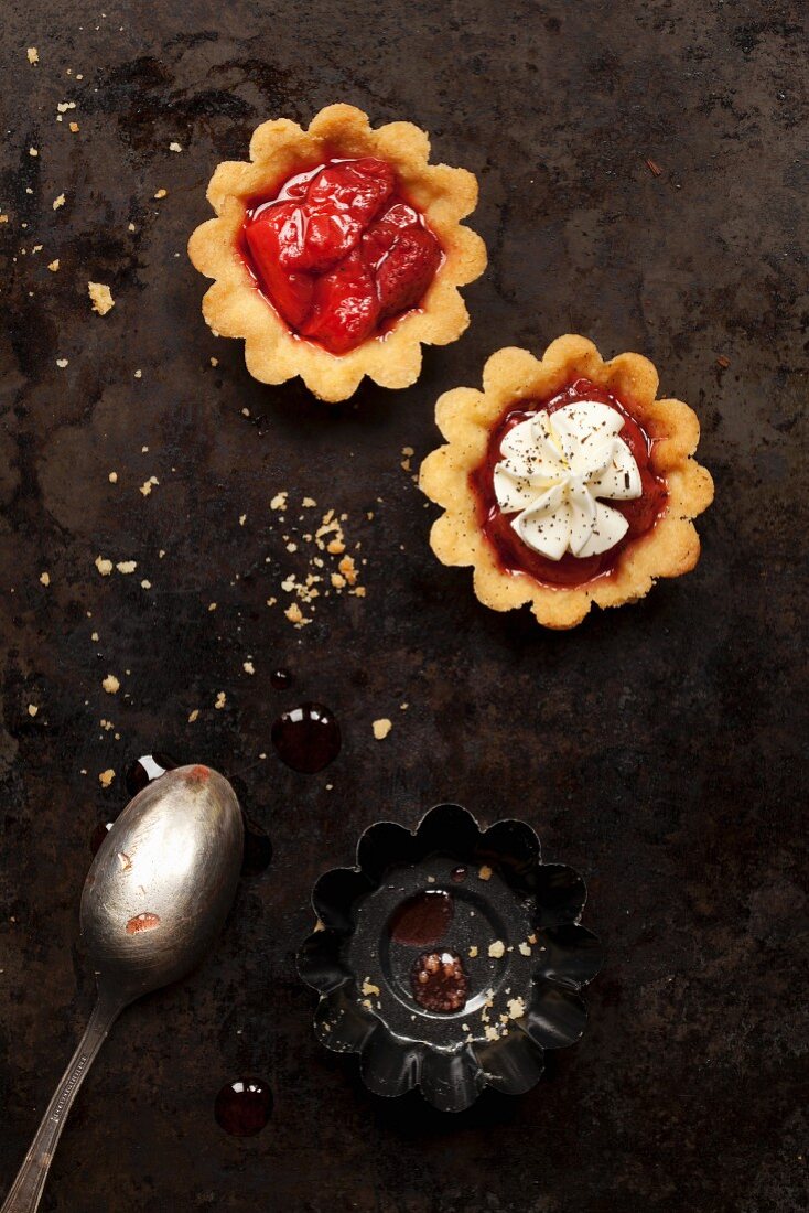 Strawberry tartlets with and without cream