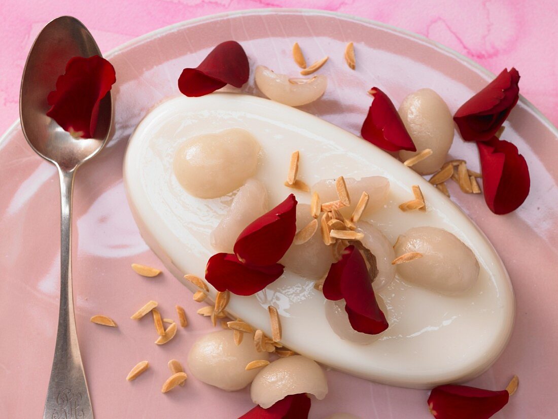Almond milk jelly with litchis and almonds