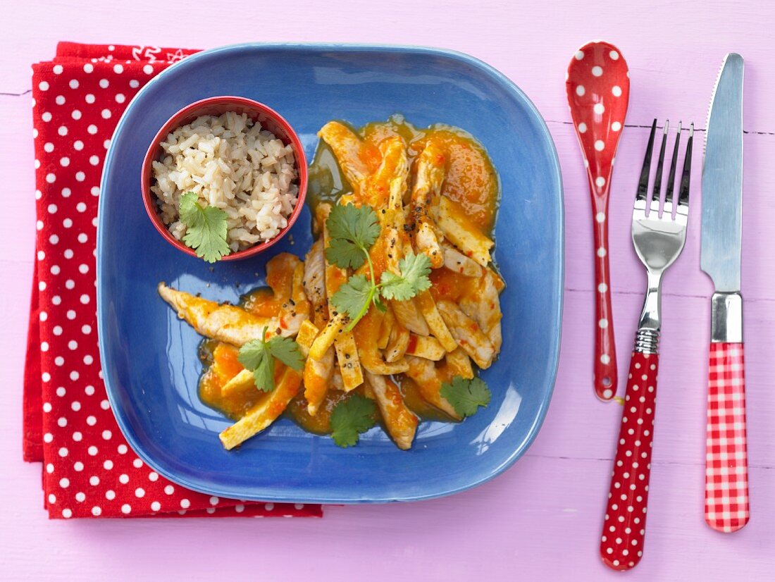 Puten-Tofu-Geschnetzeltes mit Pfirsich und Paprika