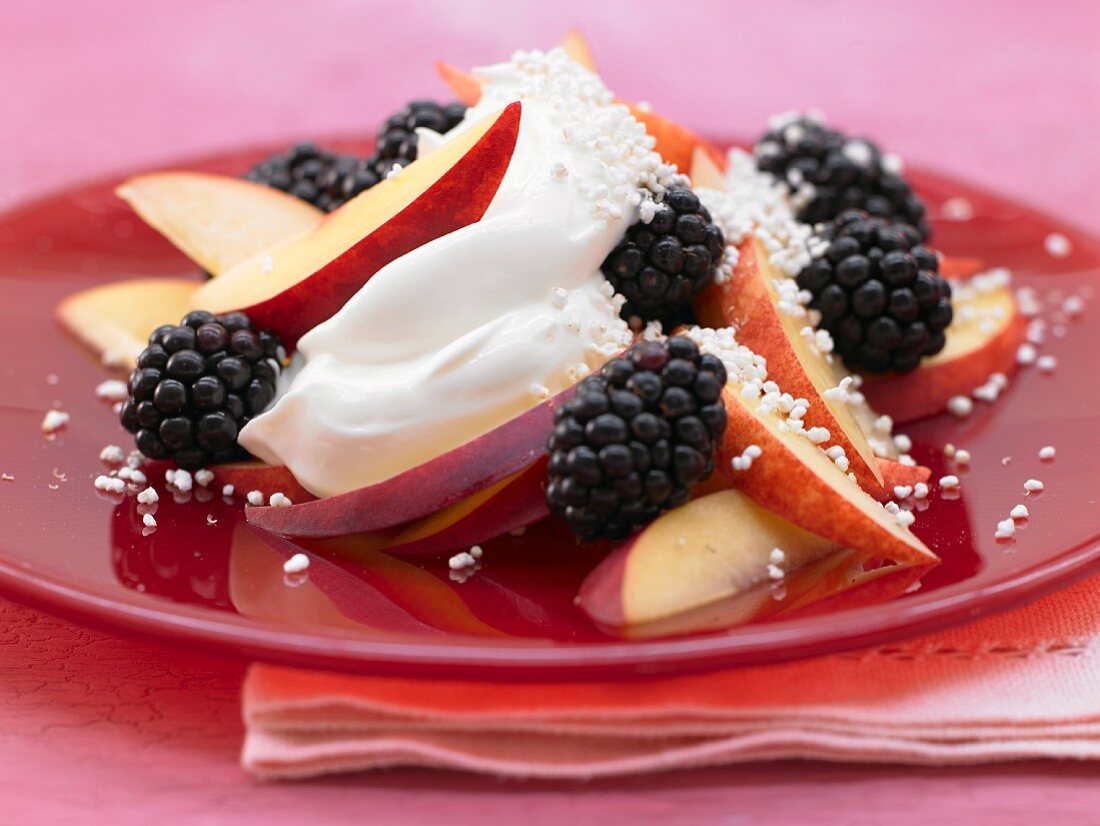 Blackberry and nectarine salad with quark and amaranth pops