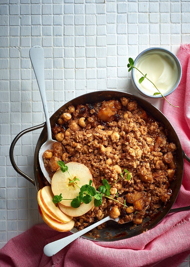 Spicy apple and pear crumble with hazelnuts