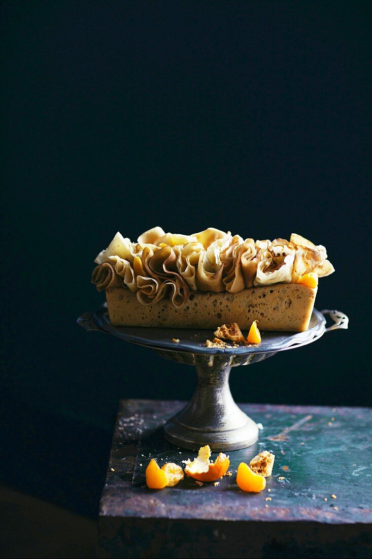 Honeycomb Cake mit Crepes, Nuss-Nougatcreme und Mandarinen
