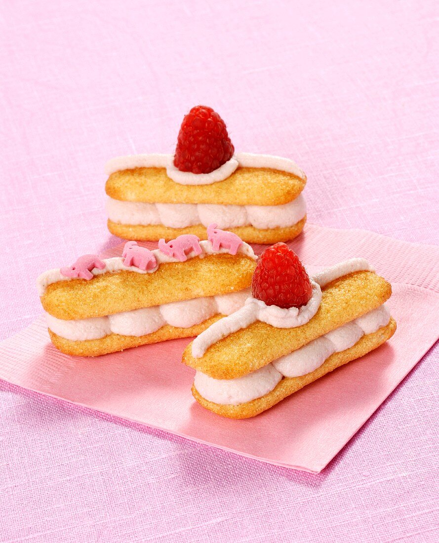 Sponge finger sandwiches with raspberry mousse