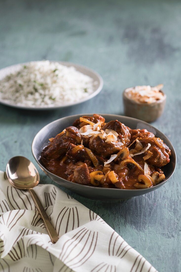 Lamb curry with mushrooms and caramelised onions (Malabar, India)