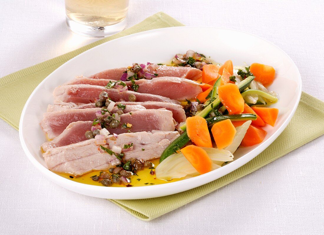 Marinated tuna with capers and red onions