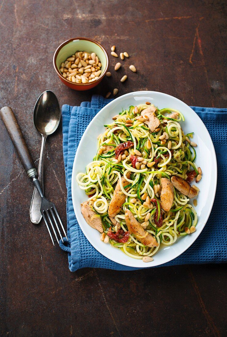 Courgette spaghetti with chicken and dried tomatoes