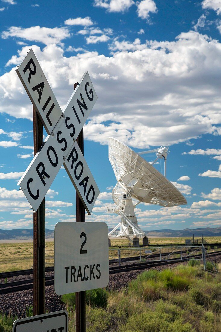 Very Large Array antenna and railway
