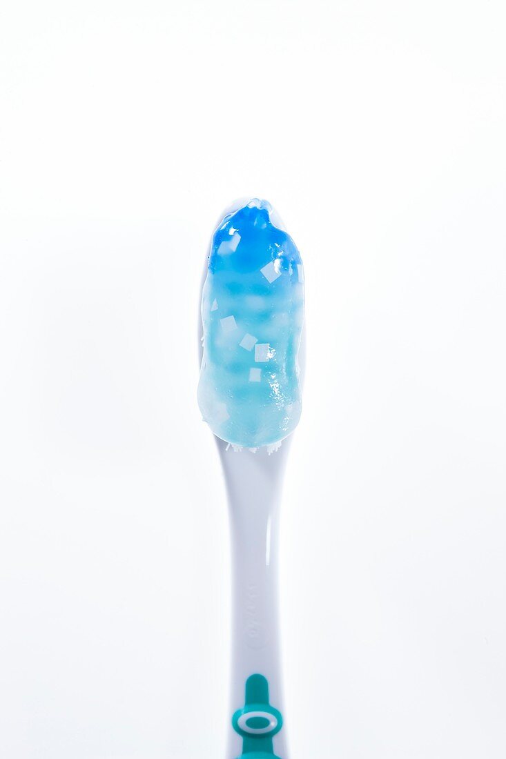Toothpaste containing microbeads
