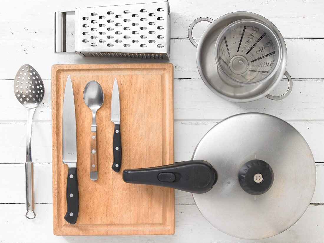 Kitchen utensils for preparing stewed chicory with ham and cheese