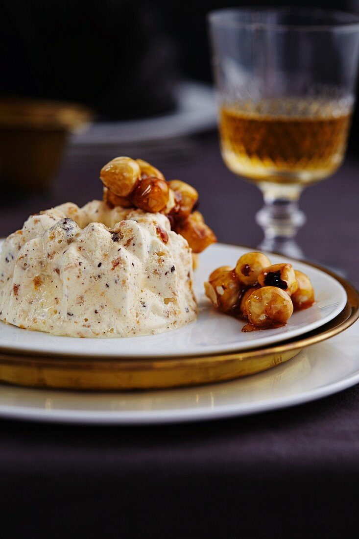 Semifreddo with nut brittle for New Year's Eve