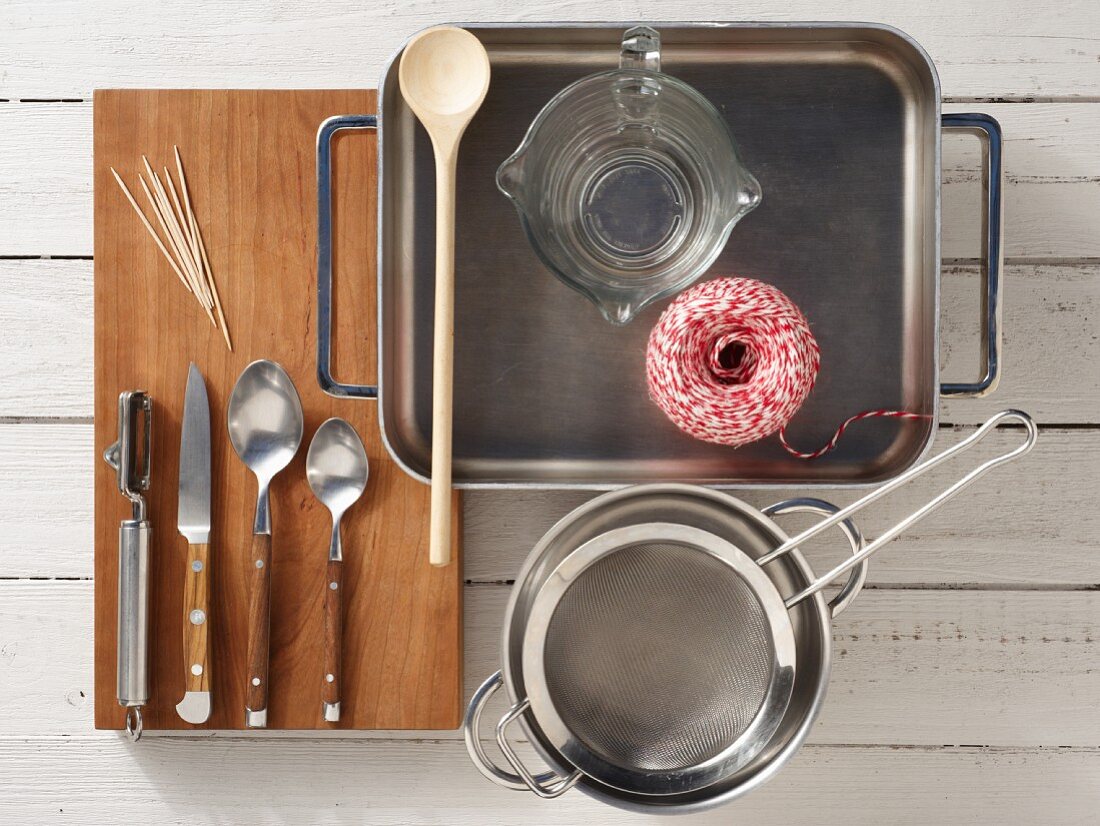 Cooking utensils for the preparation of braised quails with lentils