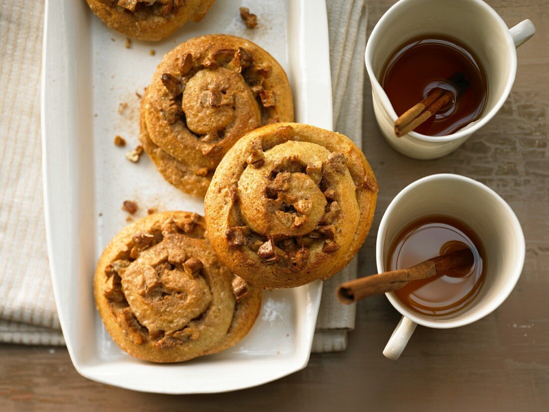 Cinnamon buns with pecan nuts