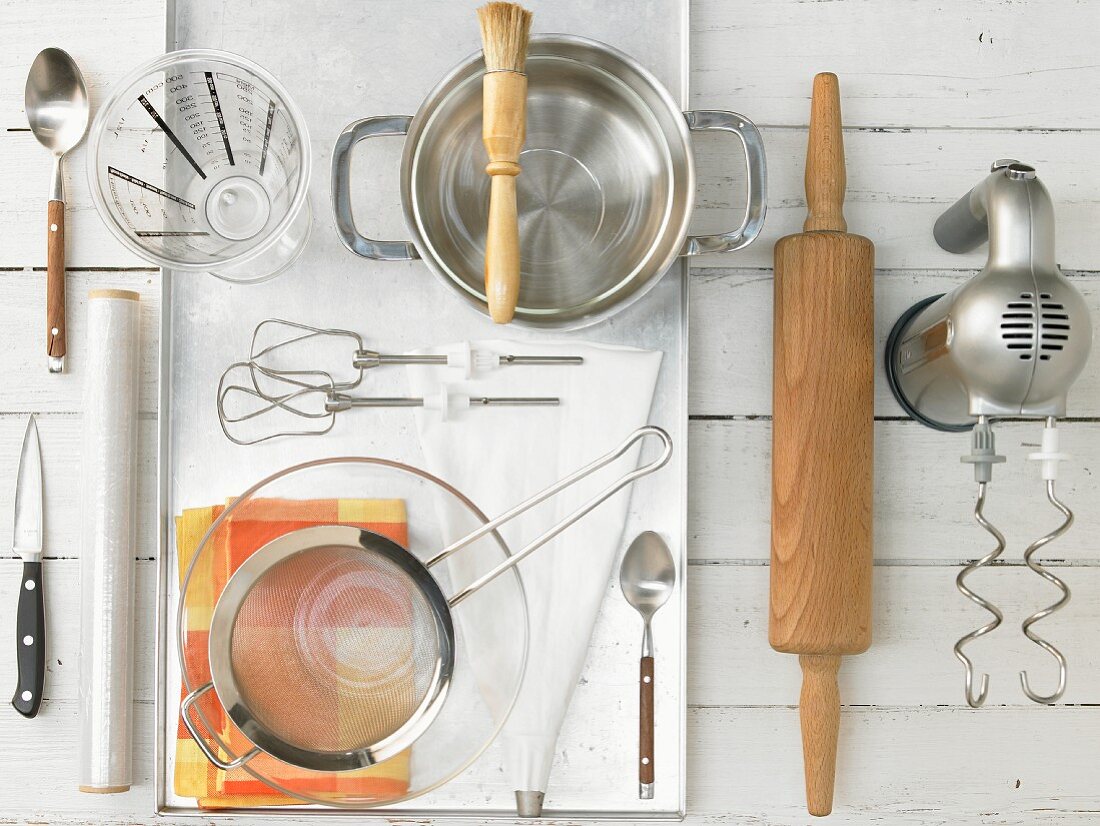 Kitchen utensils for making a quark pastry