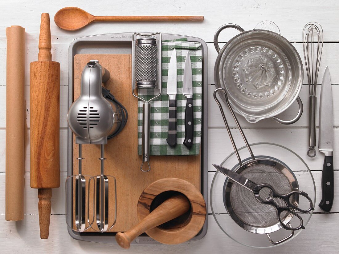 Kitchen utensils for making an apple pie