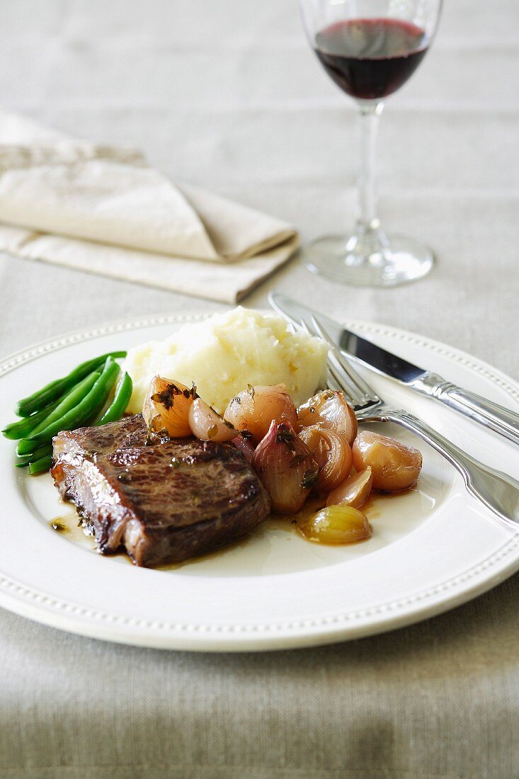 Porterhouse Steak mit karamellisierten Schalotten