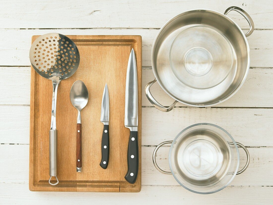 Kitchen utensils for preparing eggs