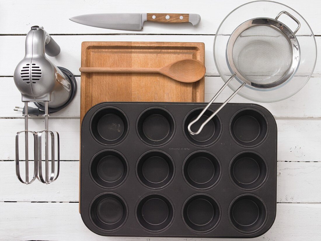 Kitchen utensils for making muffins