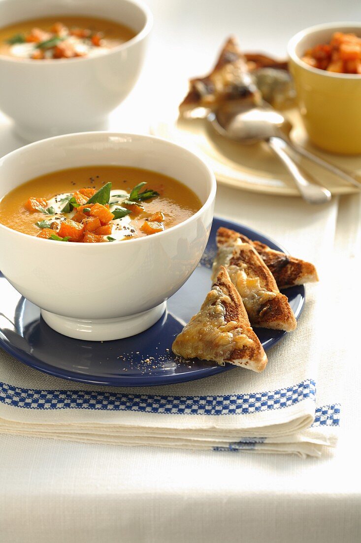 Kürbissuppe mit Vegemite Toasts