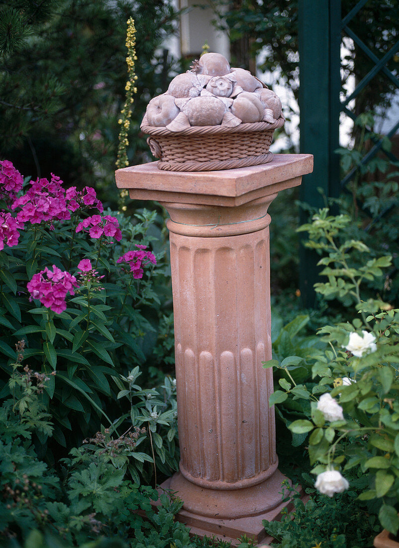 Column and fruit basket in terracotta