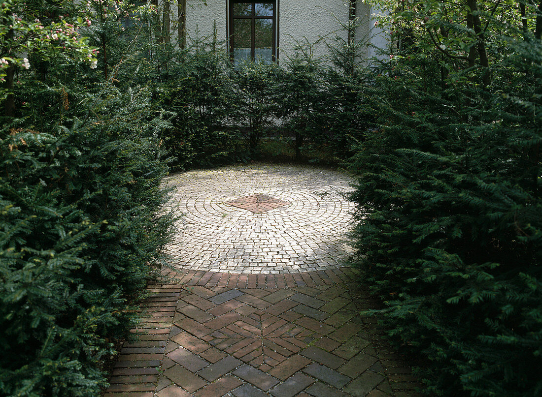 Paved area, clinker and cobblestones