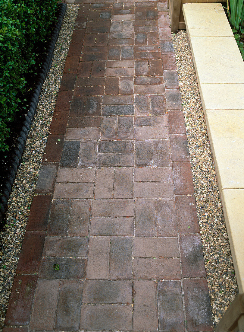 Paving of clinker stones