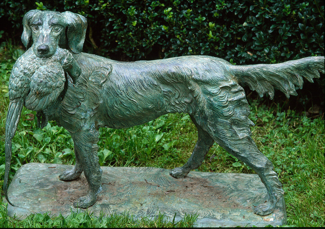 Jagdhund mit Fasan aus Bronze