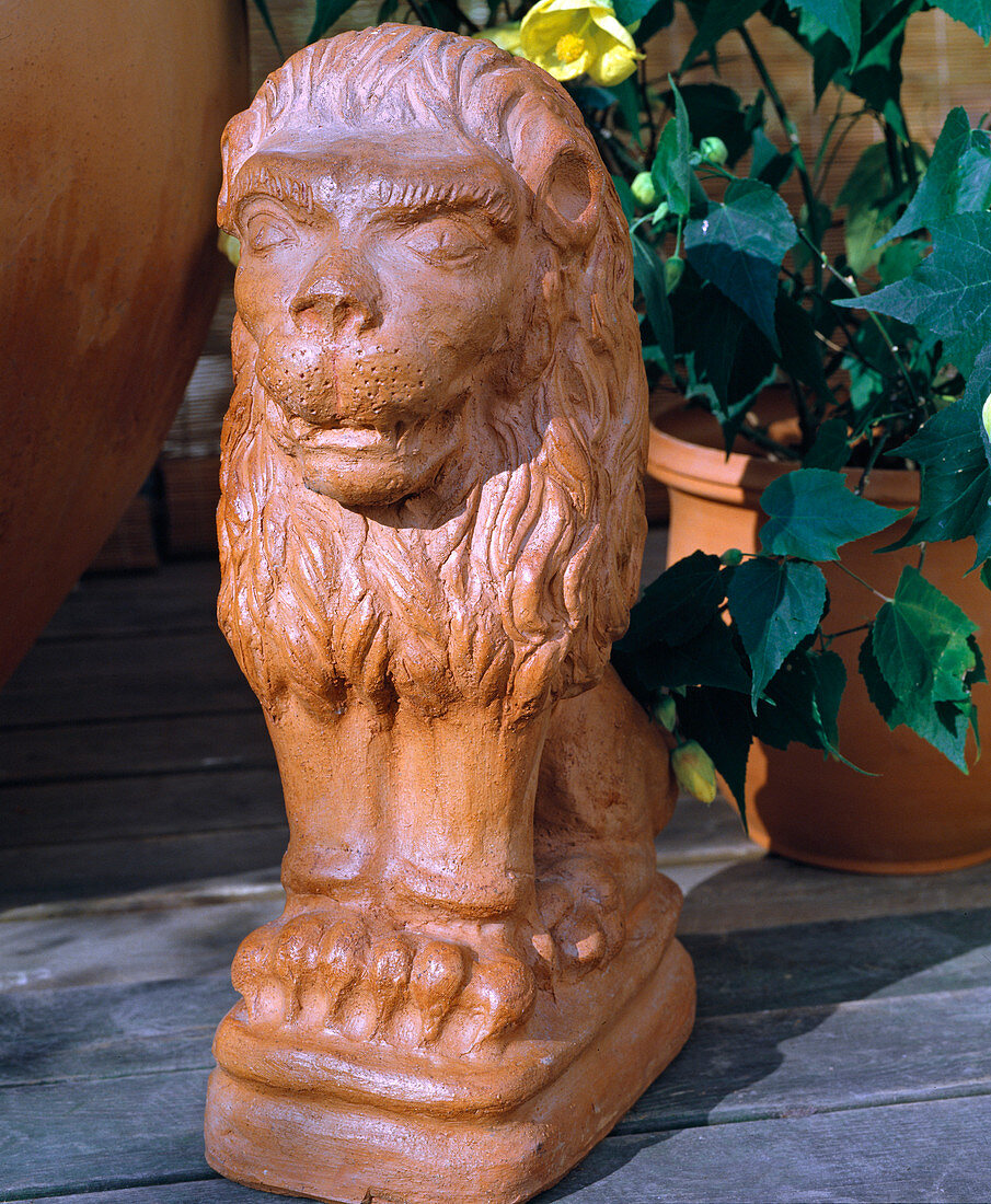 Löwe aus Terrakotta