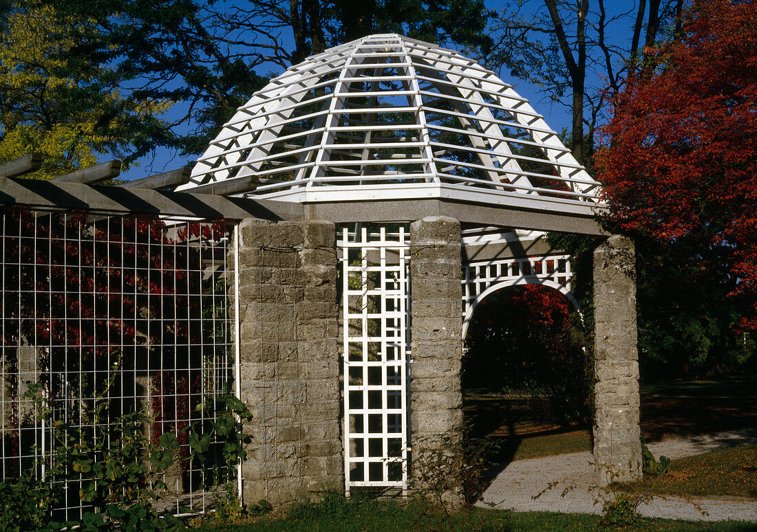 Walled pergola