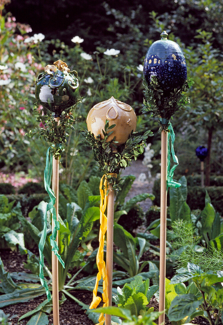 Glazed garden balls