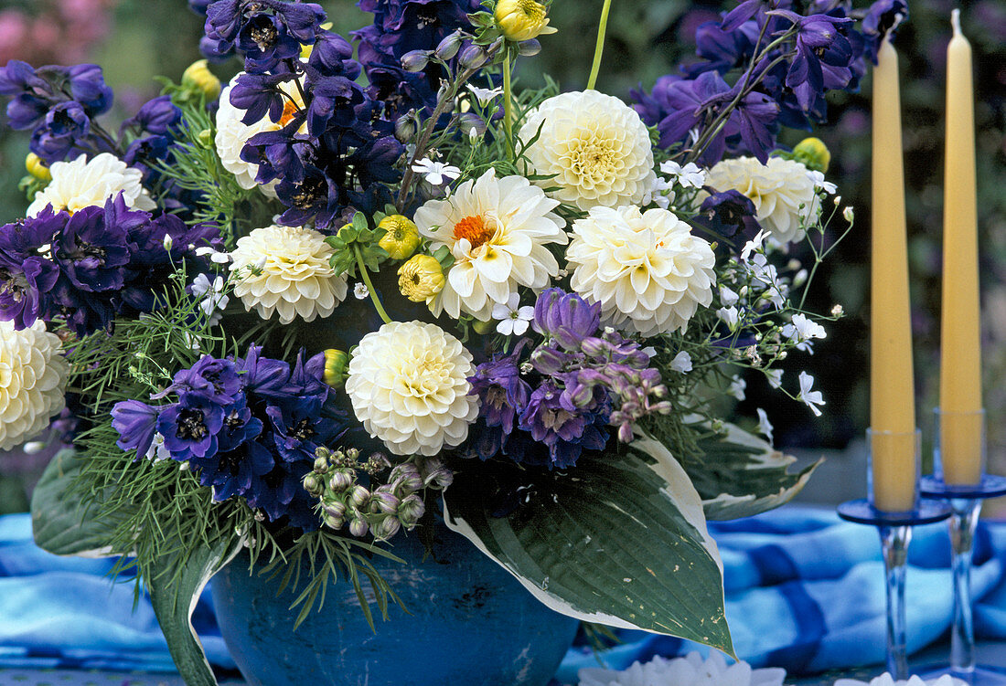 Bouquet with dahlia hybrid