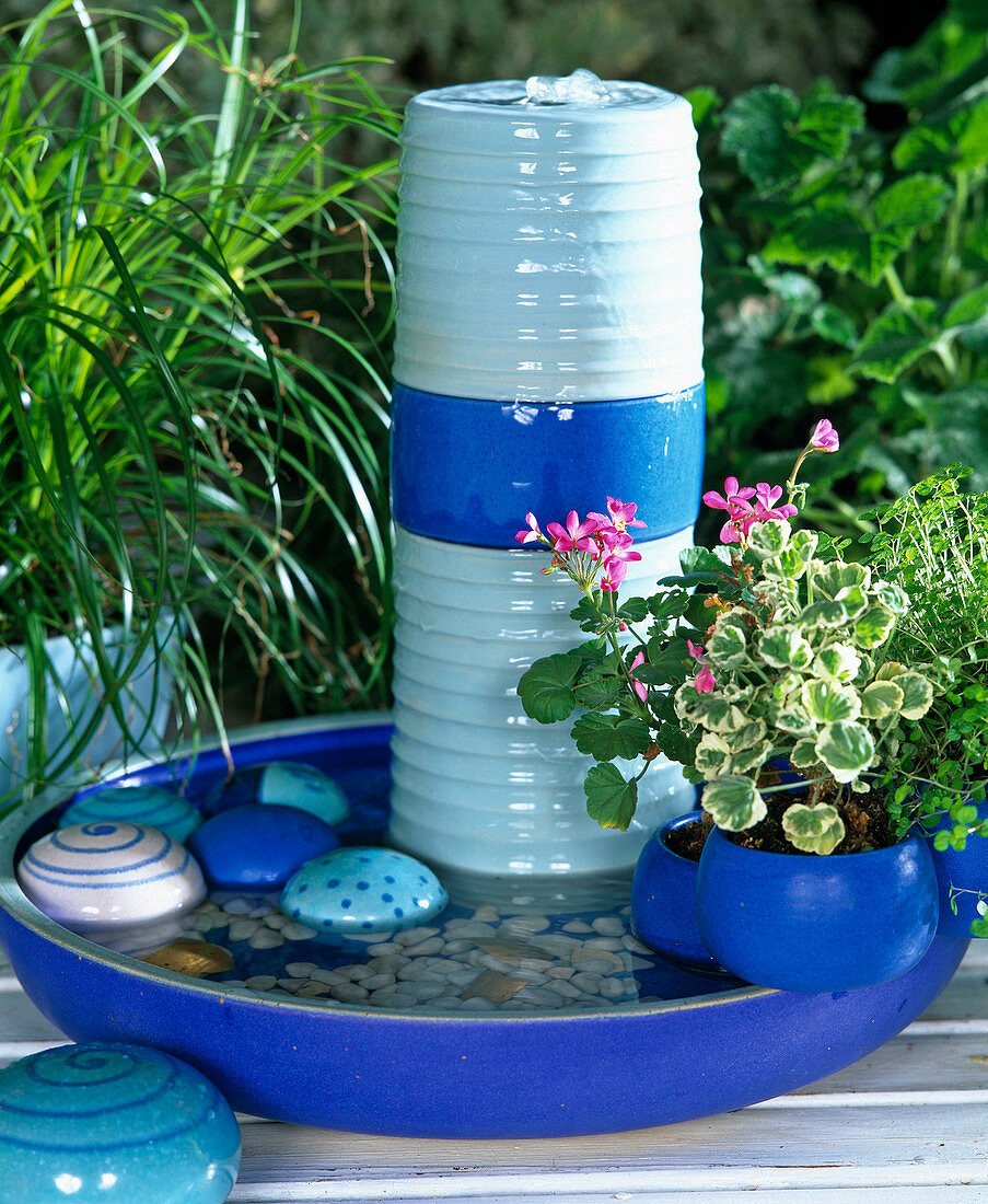 Water feature with floating balls