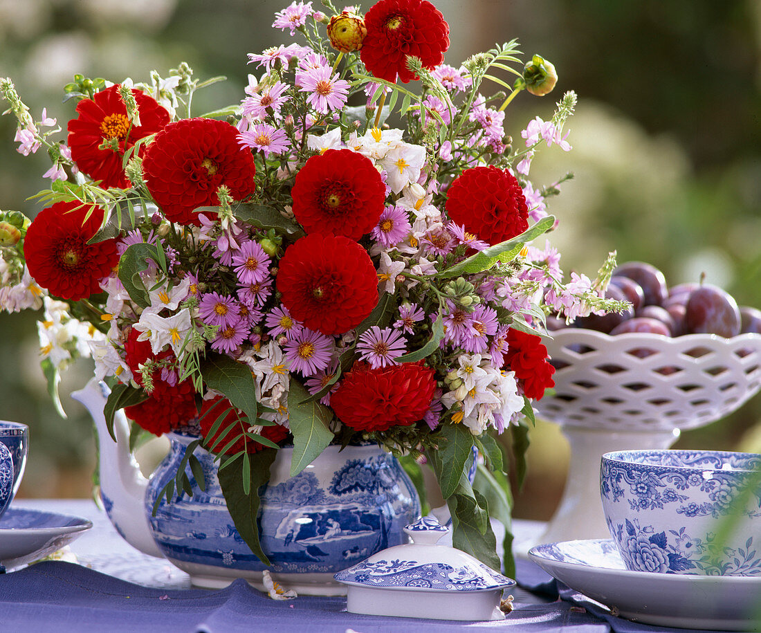 Bouquet with Dahlia, Aster, Solanum jasminoides