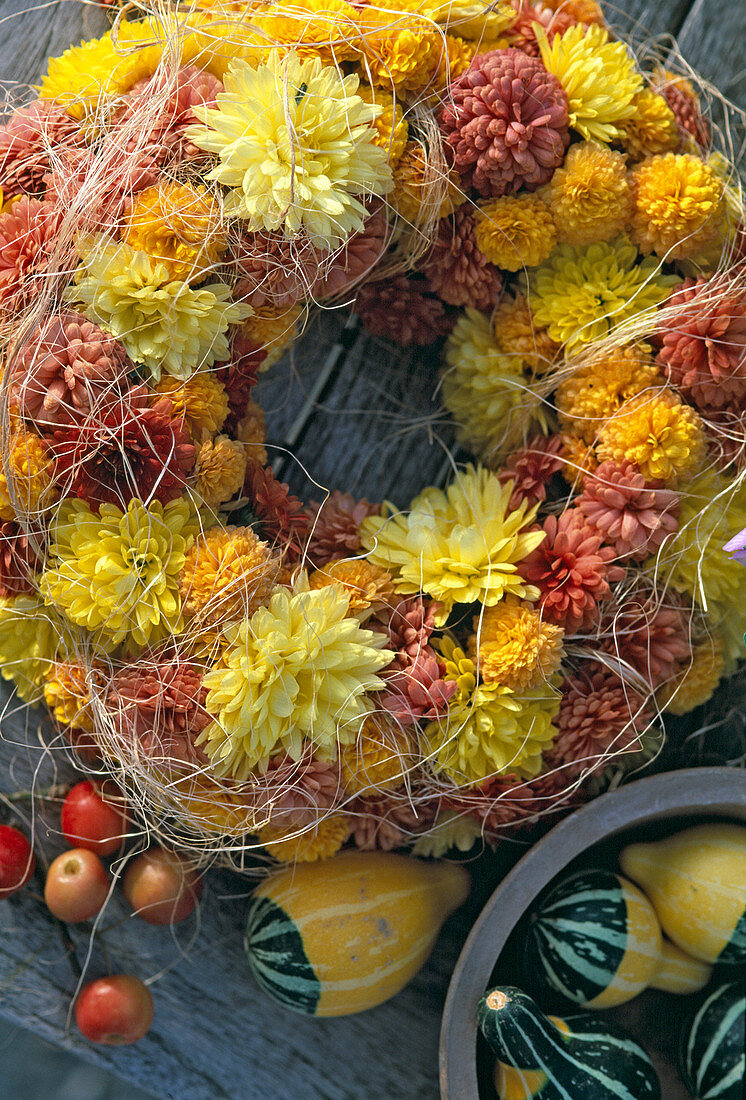 Kranz aus Herbstchrysanthemen