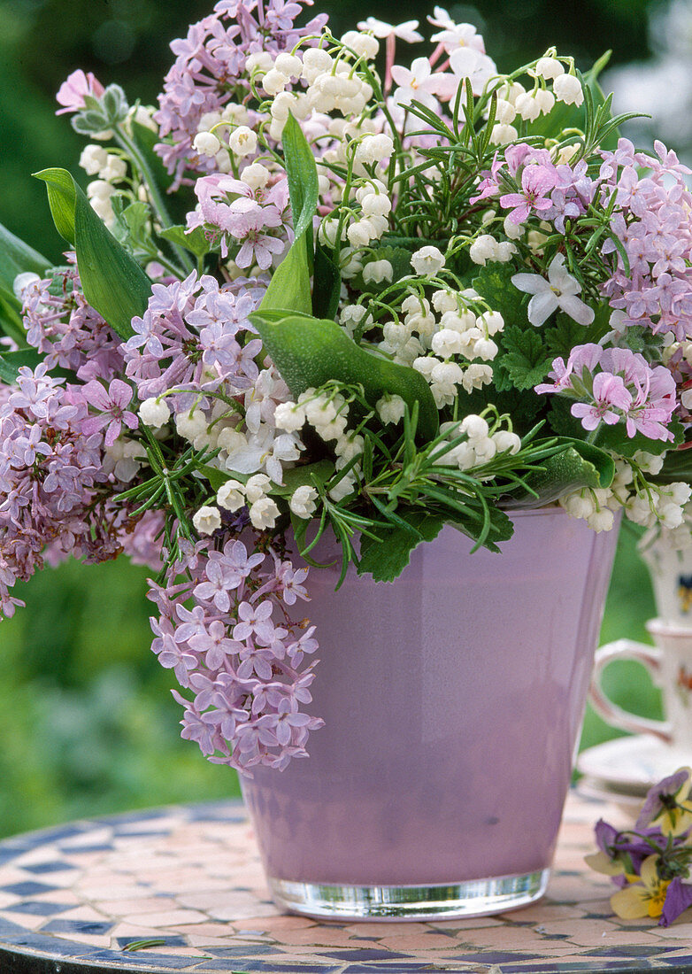 Duftstrauß mit Convallaria majalis / Maiglöckchen, Syringa