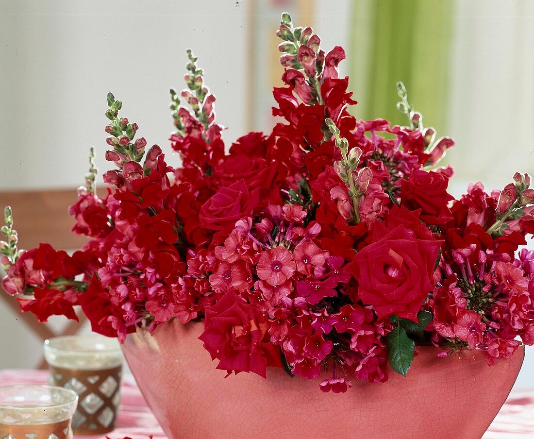 Summer bouquet tone in tone, different red tones of phlox