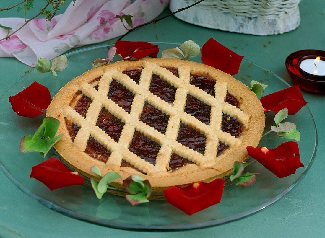 Linzertorte with rose petals and hydrangea (hydrangea flowers)