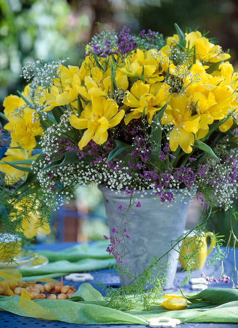 Bouquet of double tulip 'Monte Carlo', beach lilac and baby's breath