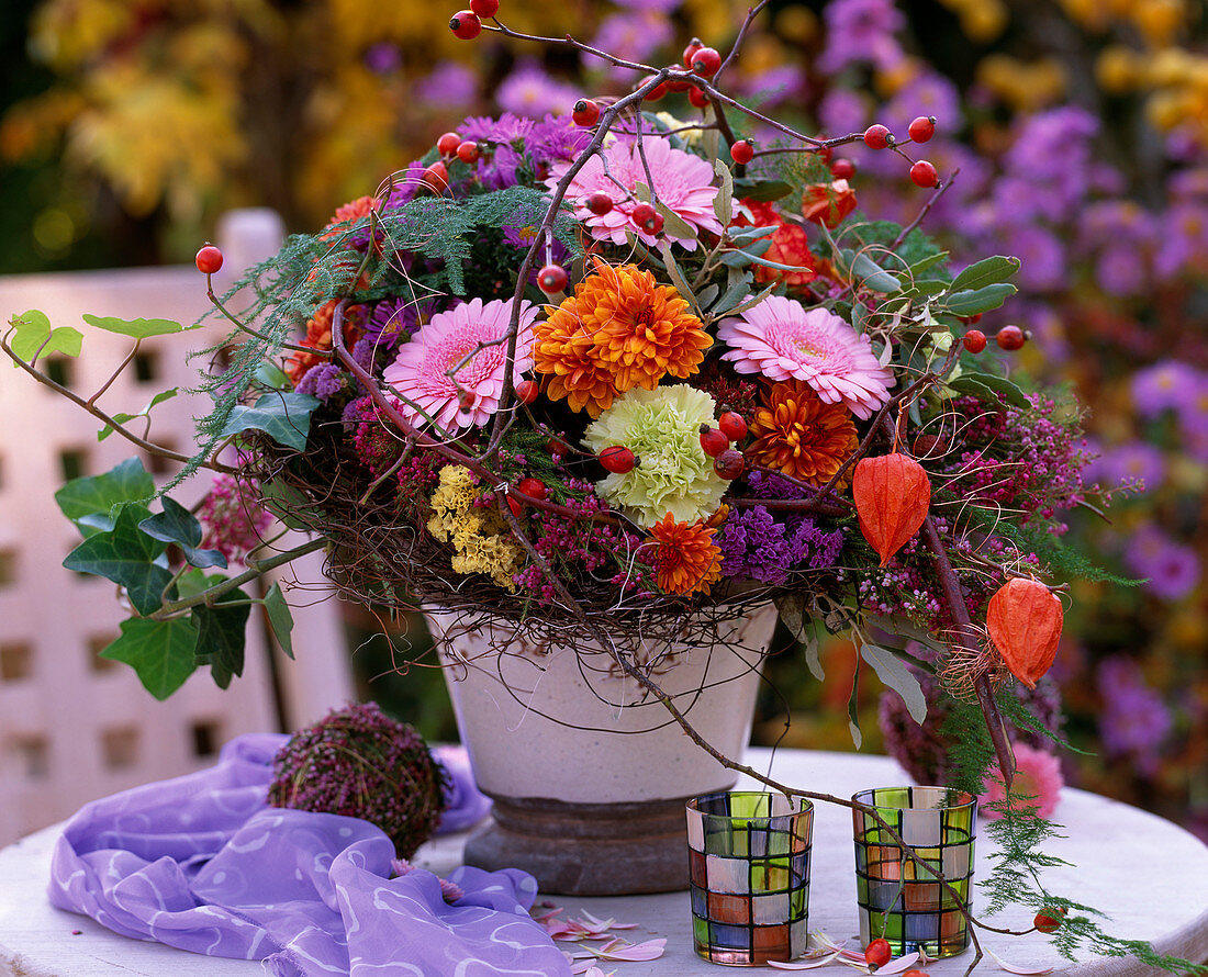 Gerbera, Chrysanthemum, Dianthus (carnations), Rosa (rosehip)