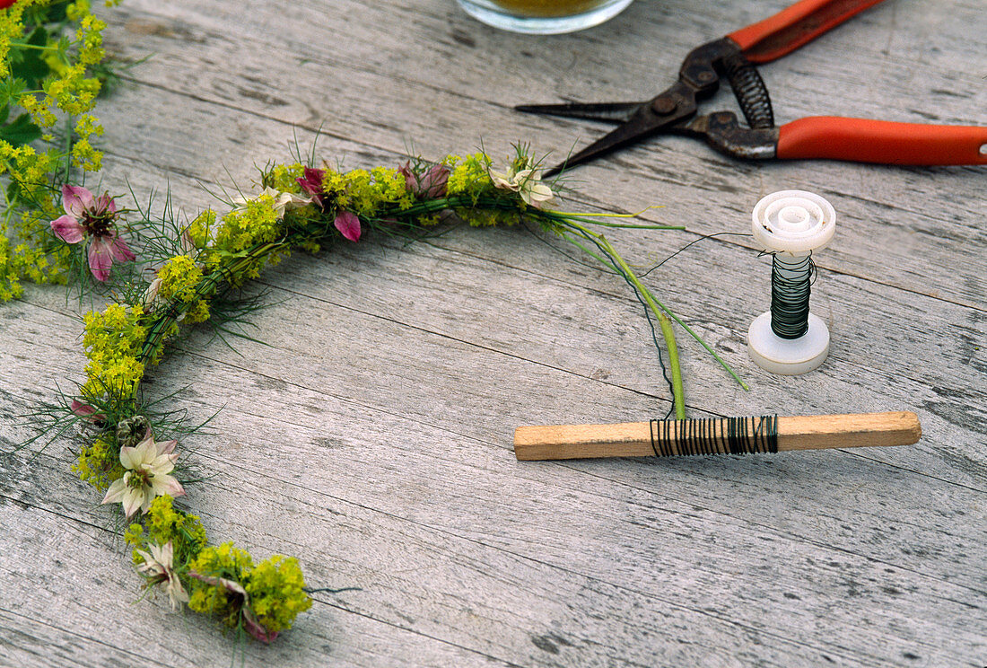 Flower wreath for lantern (2/3). Alchemilla (lady's mantle), Nigella (maiden)