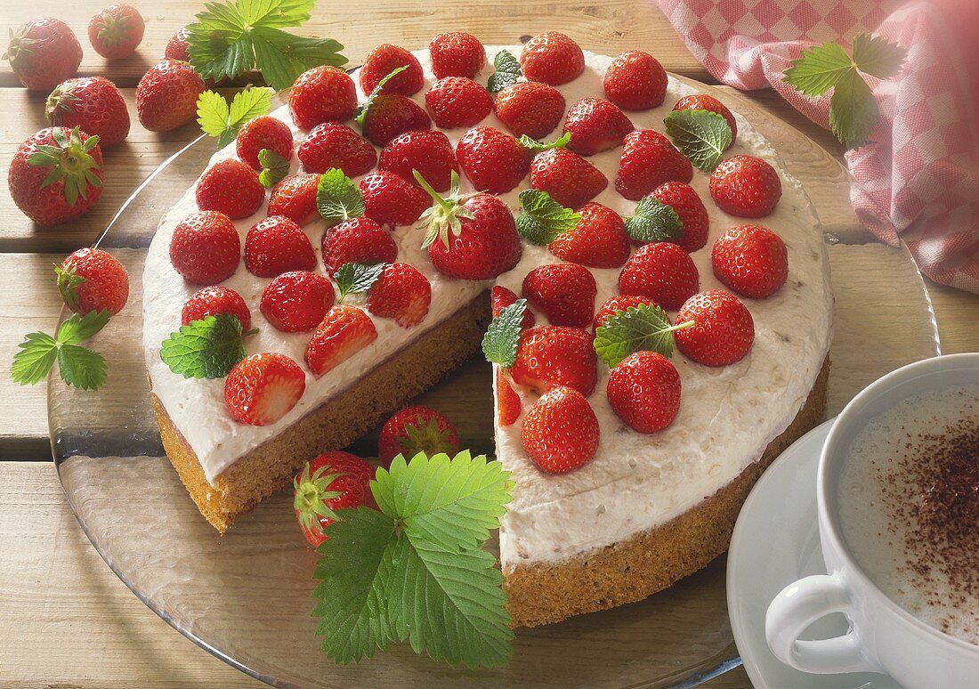 Strawberry cake (sponge with banana cream & strawberries)