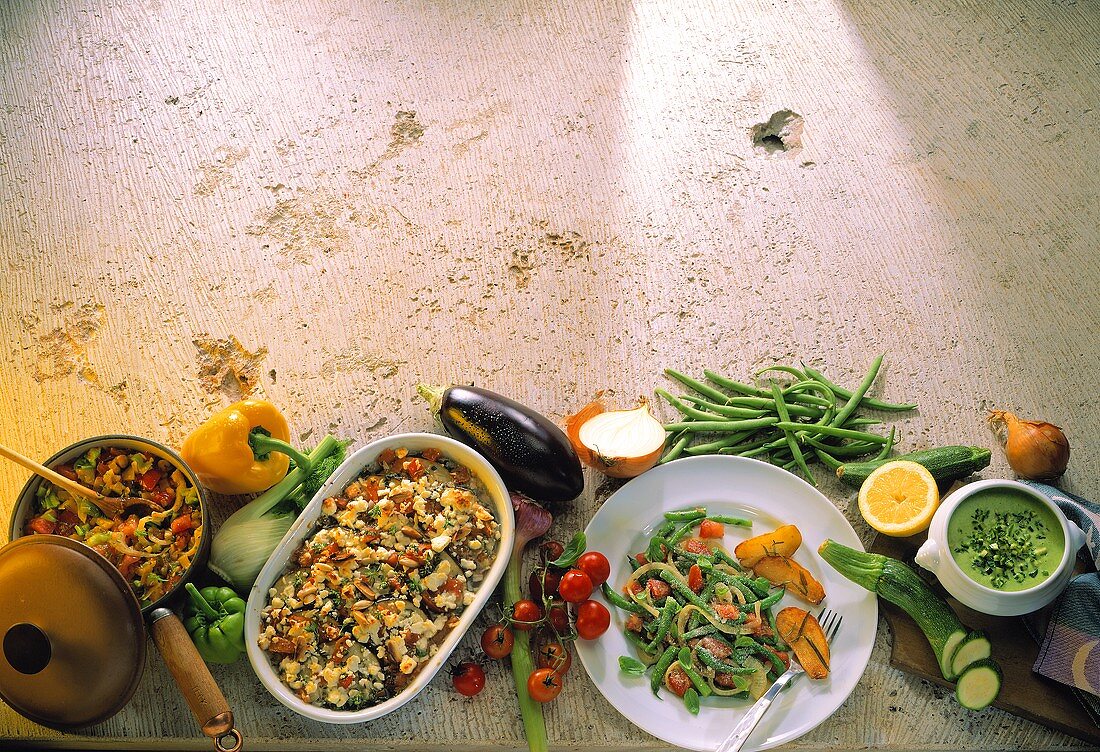 Gerichte mit Sommergemüse-Ratatouille, Auberginenauflauf u.a.