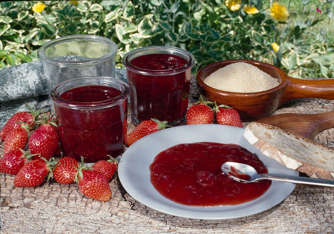 Making jam from strawberries (Fragaria)
