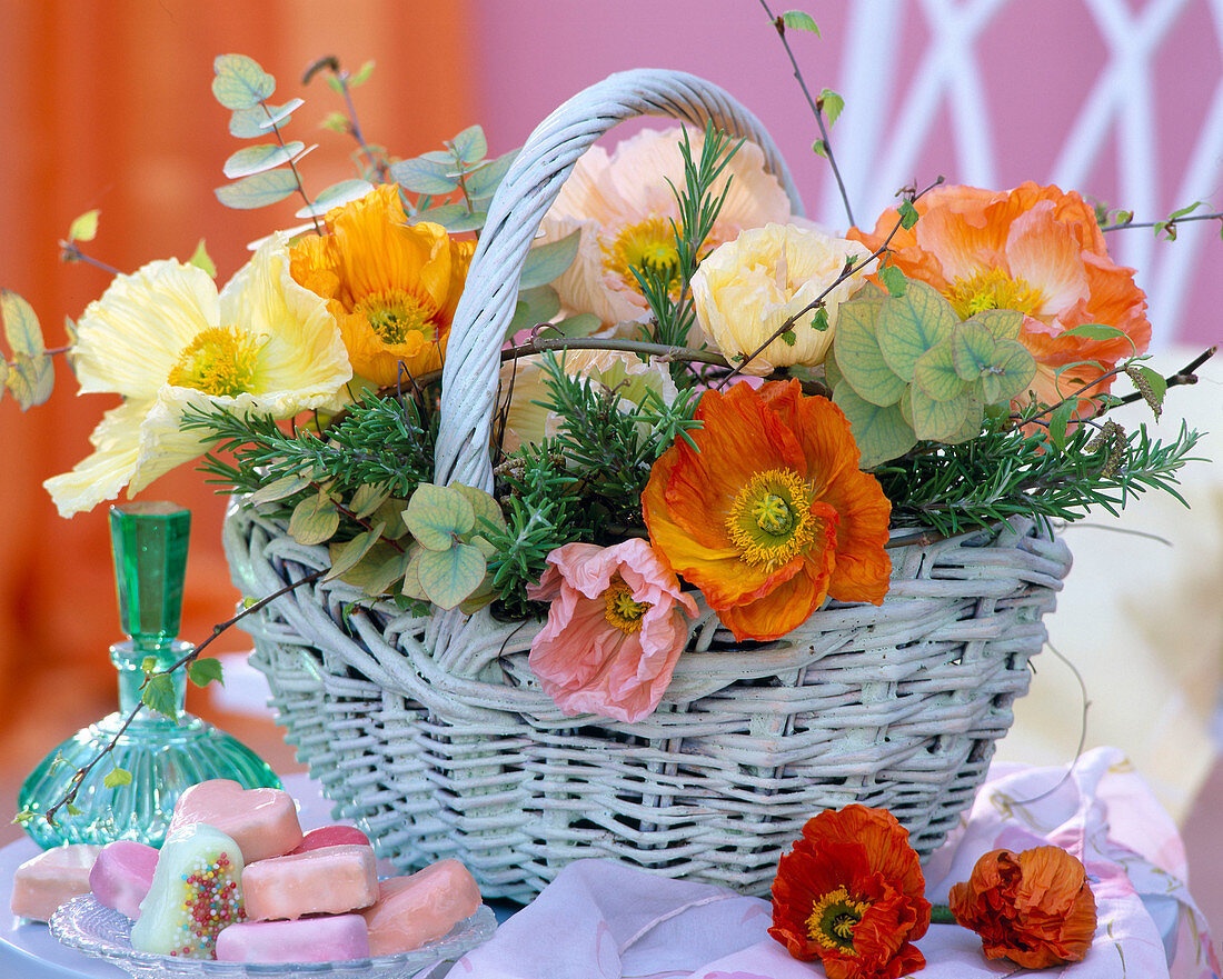 Basket with poppy seeds