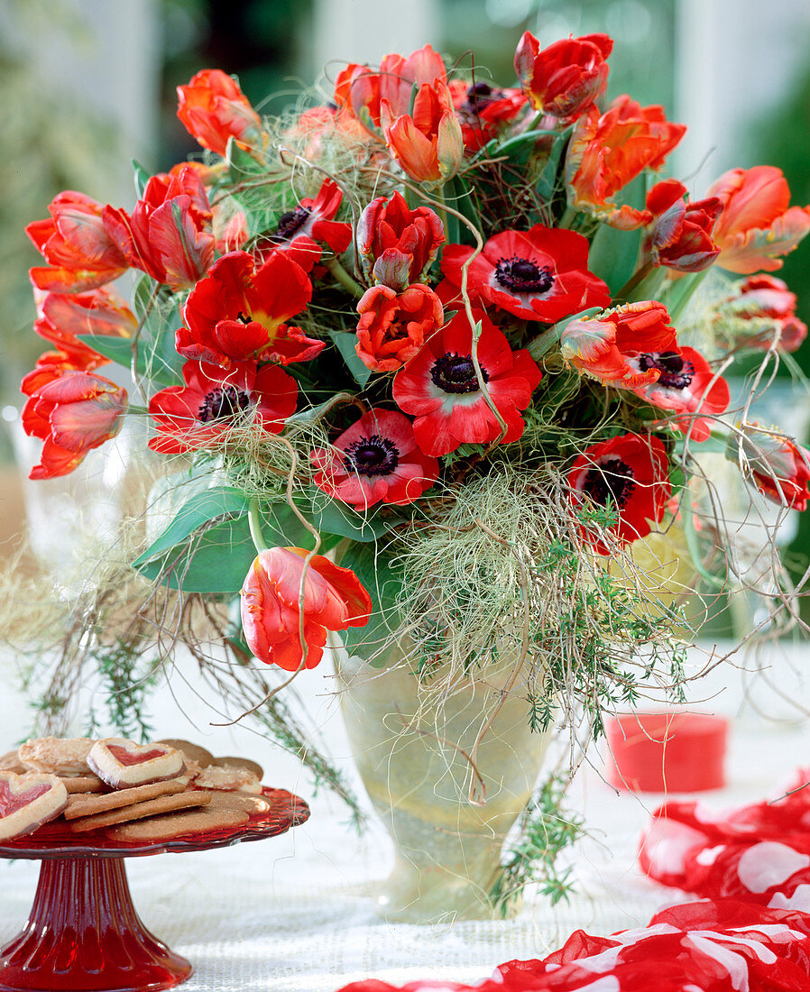 Spring bouquet of tulipa (tulips) and anemone coronaria