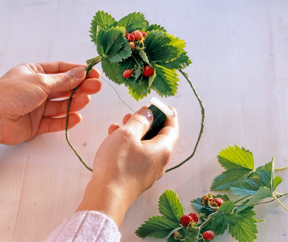 Wreath of monthly strawberries