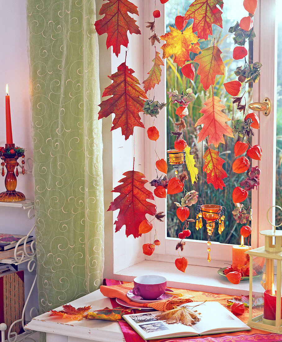 Oak Leaves lanterns window decoration