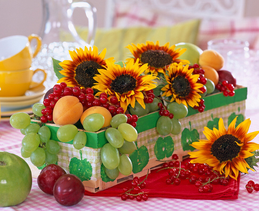 Spank basket with napkin technique and apple print