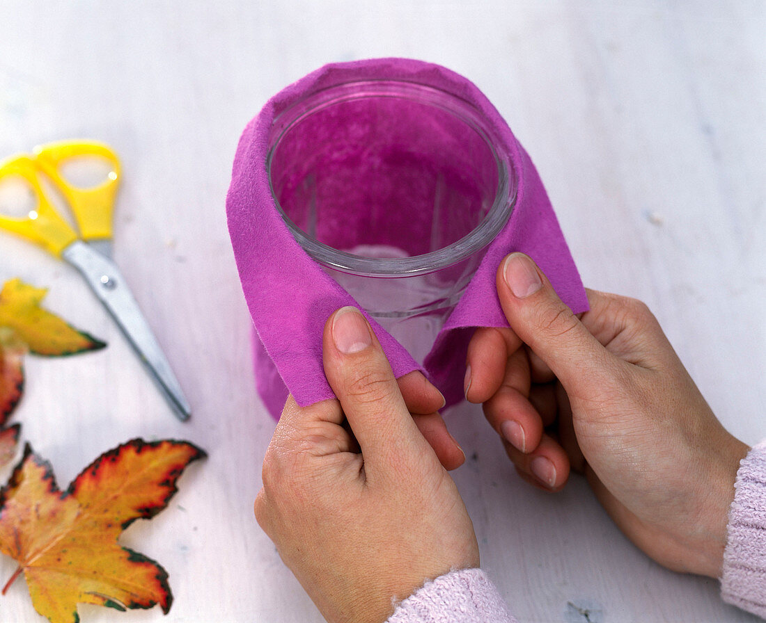 Pot decoration with felt and leaves (1/3)