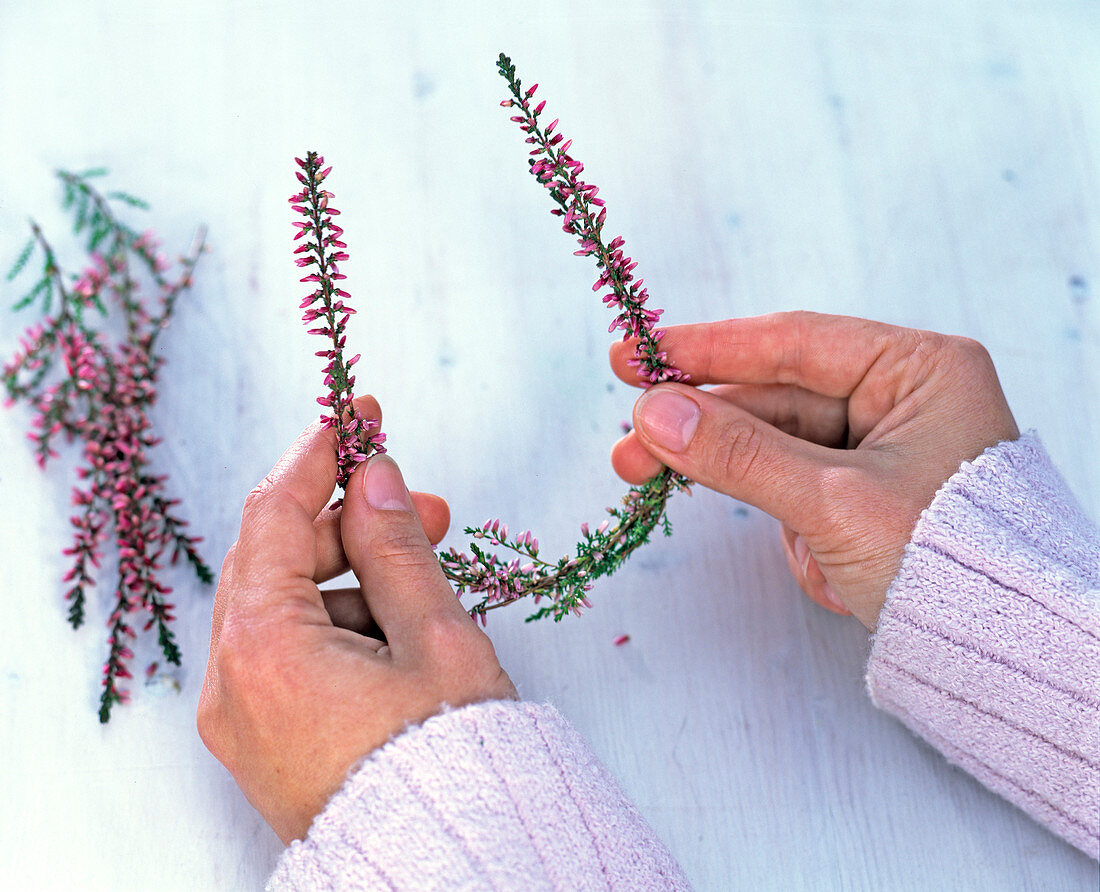 Candle wreath made from summer heather (1/3)