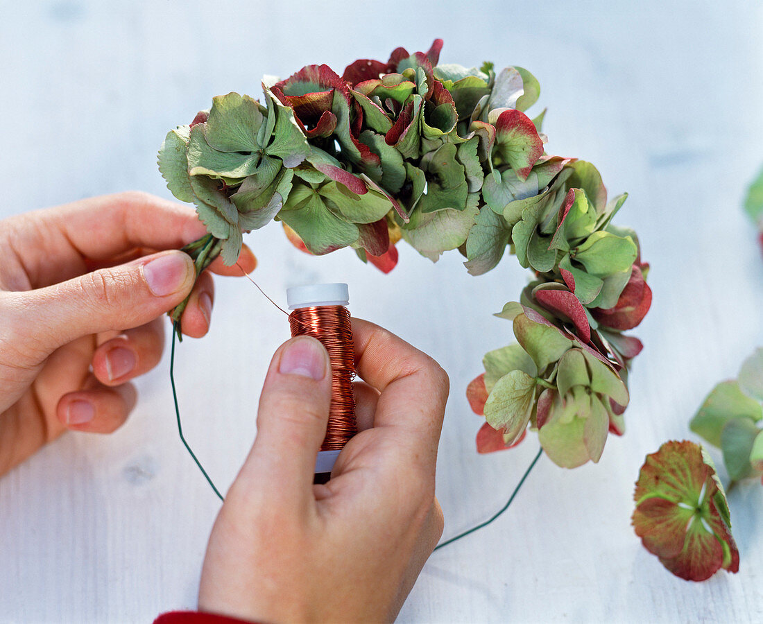 Kranz aus verblühten Hortensienblüten (1/2)